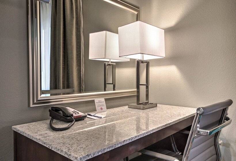 Люкс Адаптированный для Инвалидов, Mainstay Suites Hobbs