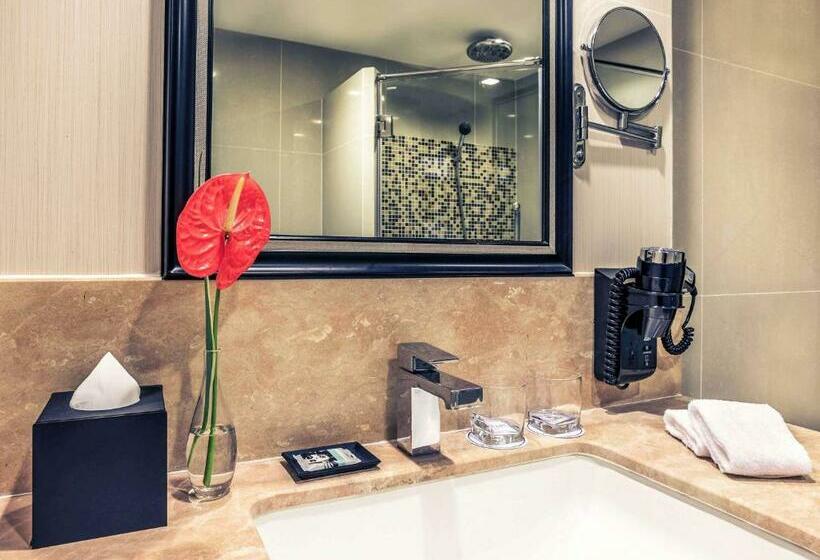 Deluxe Room King Size Bed