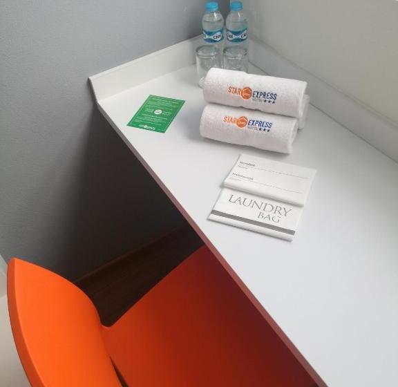 غرفه قياسيه سريرين مزدوجين, Star Express Puebla