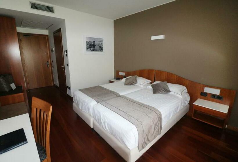 在第一层的经典房间, Villa Letizia