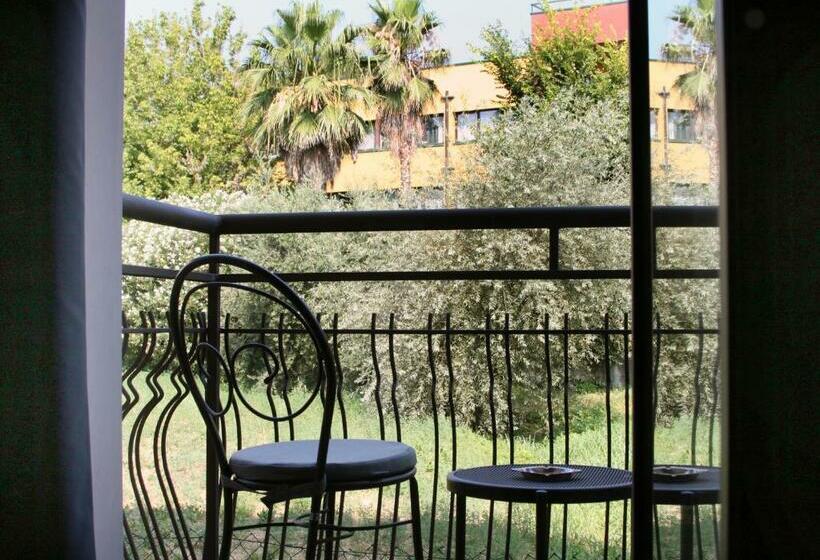 在第一层的经典房间, Villa Letizia