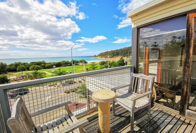 شقة 3 غرف مطلة على البحر, Lornebeach Apartments