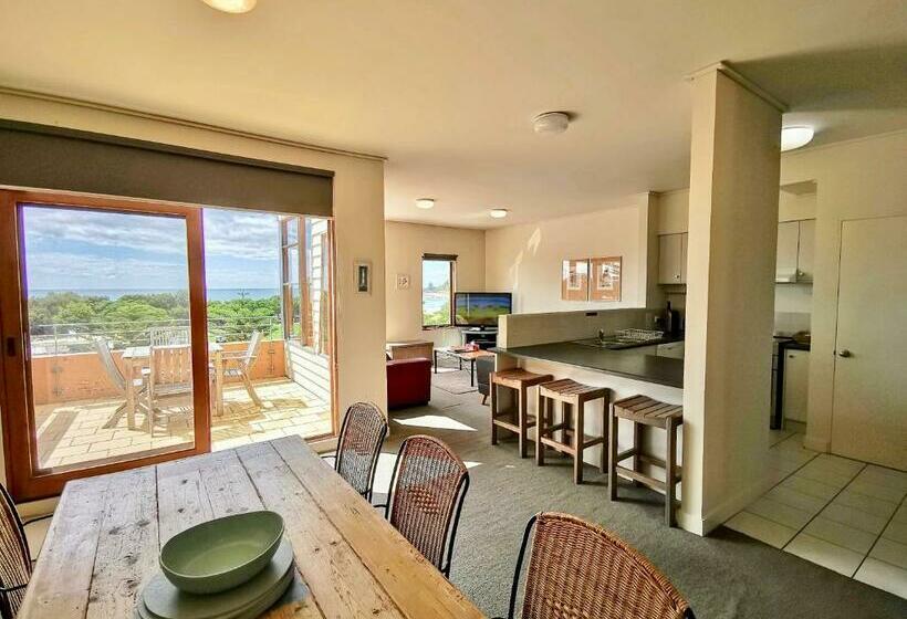 شقة 3 غرف مطلة على البحر, Lornebeach Apartments