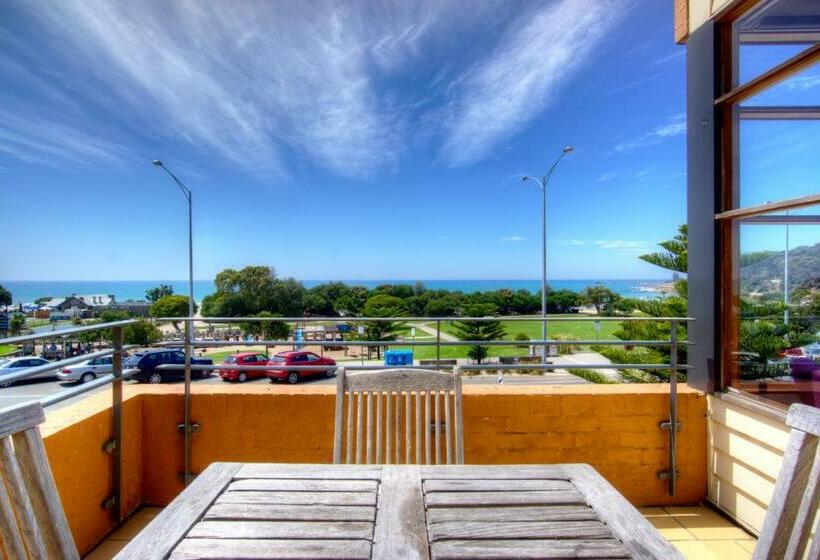 Апартаменты 3 Спальни Вид на Море, Lornebeach Apartments