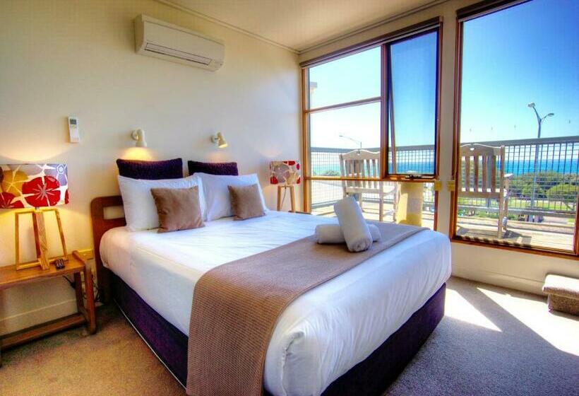 شقة 3 غرف مطلة على البحر, Lornebeach Apartments