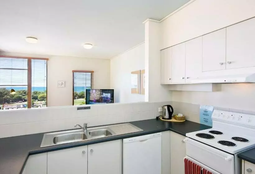 آپارتمان 3 خوابه با چشم‌انداز دریا, Lornebeach Apartments