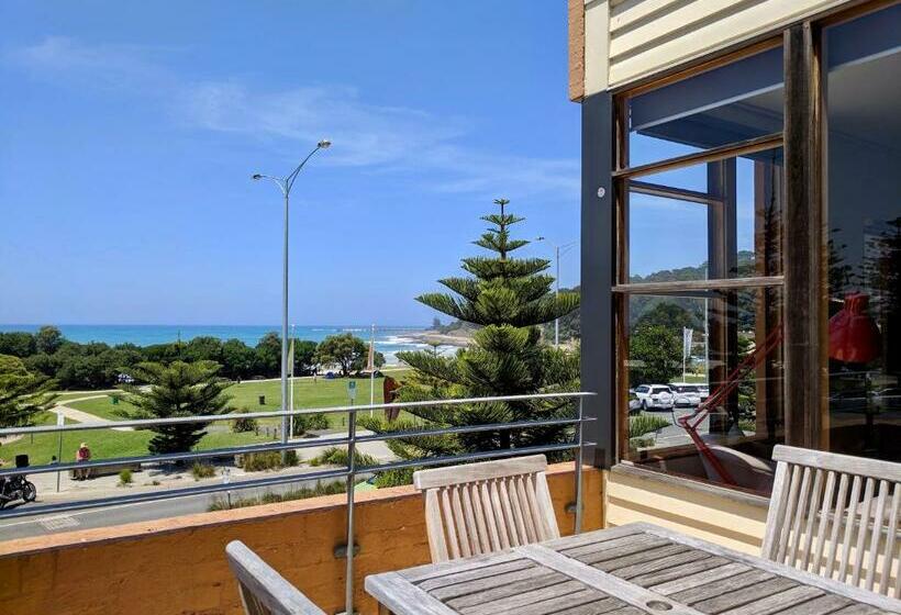 Апартаменты 3 Спальни Вид на Море, Lornebeach Apartments
