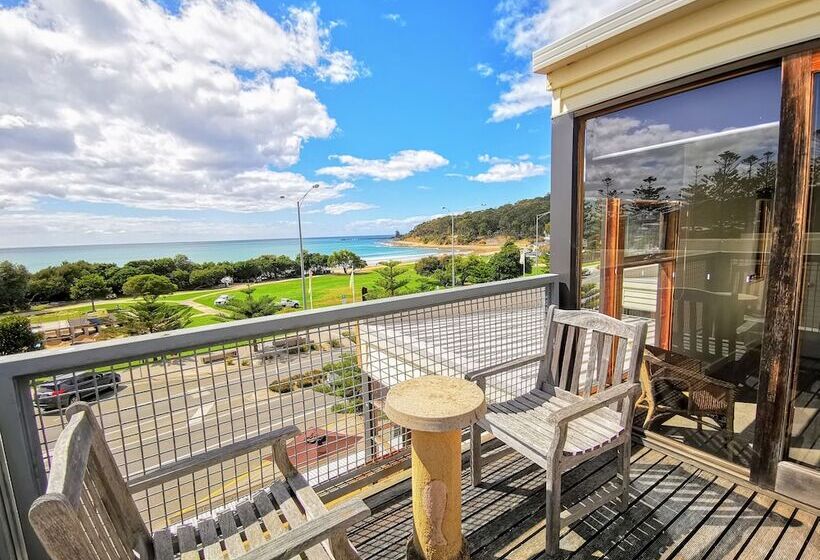 شقة 3 غرف مطلة على البحر, Lornebeach Apartments