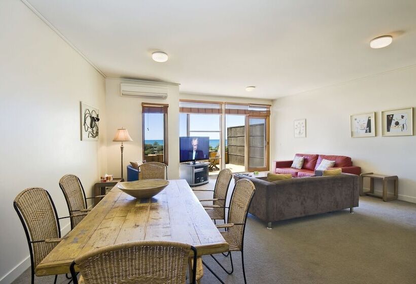 شقة 3 غرف مطلة على البحر, Lornebeach Apartments