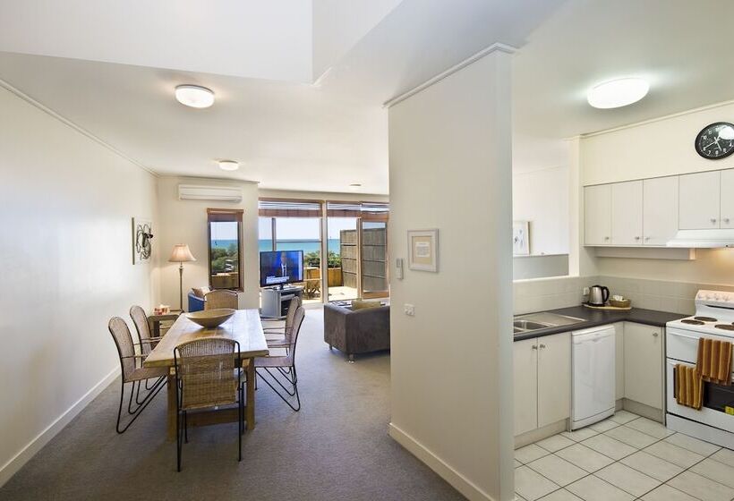 شقة 3 غرف مطلة على البحر, Lornebeach Apartments