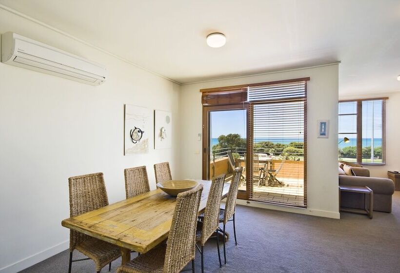 شقة 3 غرف مطلة على البحر, Lornebeach Apartments