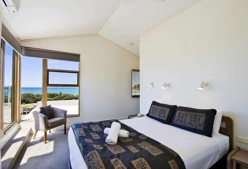 شقة 3 غرف مطلة على البحر, Lornebeach Apartments