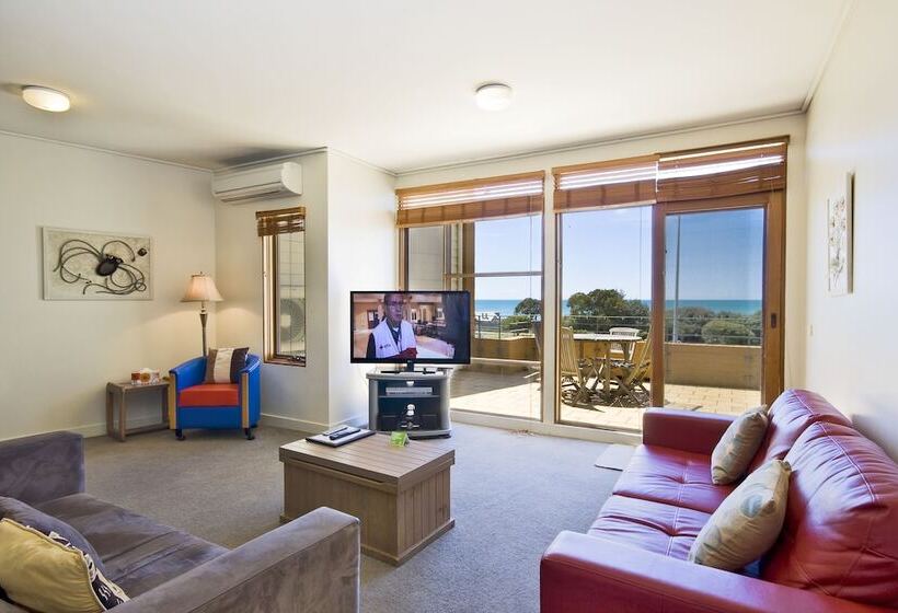 شقة 3 غرف مطلة على البحر, Lornebeach Apartments