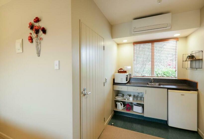 Студия Стандарт, Wine Country Motel Havelock North