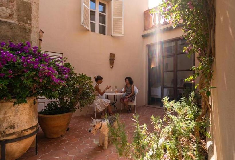 غرفة قياسية مزوَّدة بتراس, Can Verdera