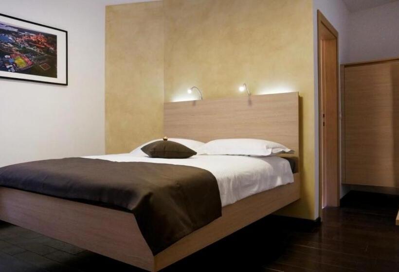 スタンダードルーム, Boutique Wrungel