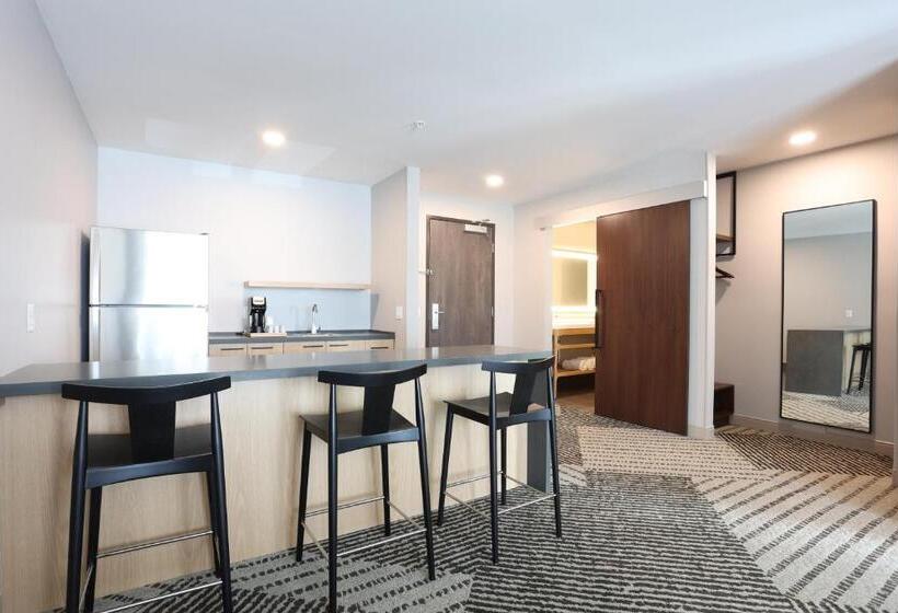 جناح, Cedartree Hotel Portland Hillsboro