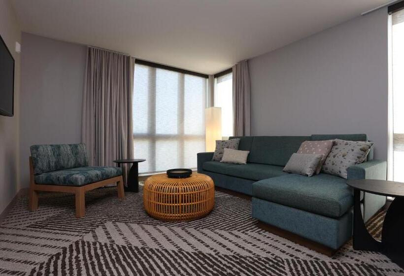 جناح, Cedartree Hotel Portland Hillsboro