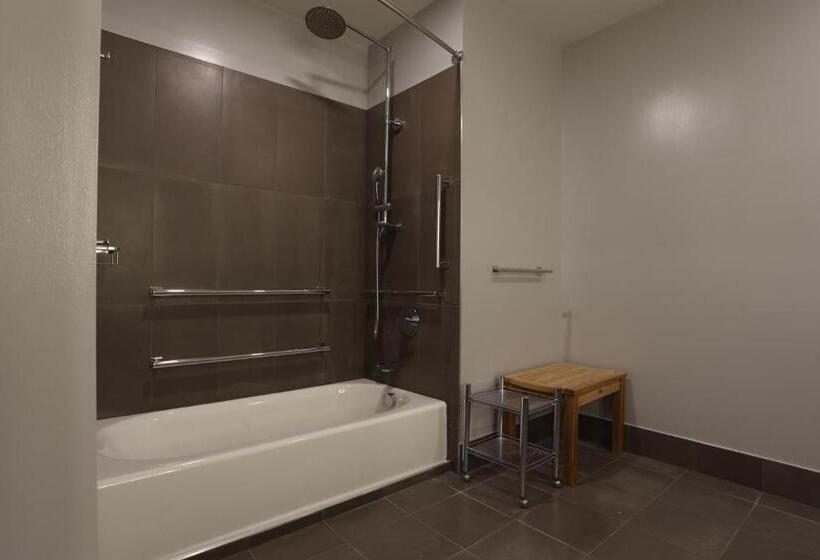 غرفة قياسية سرير كينج لذوى الإحتياجات الخاصة, Cedartree Hotel Portland Hillsboro