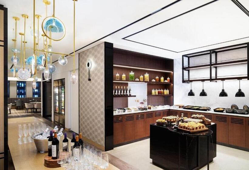 带城市景观和大床的豪华房间, Le Méridien Seoul Myeongdong