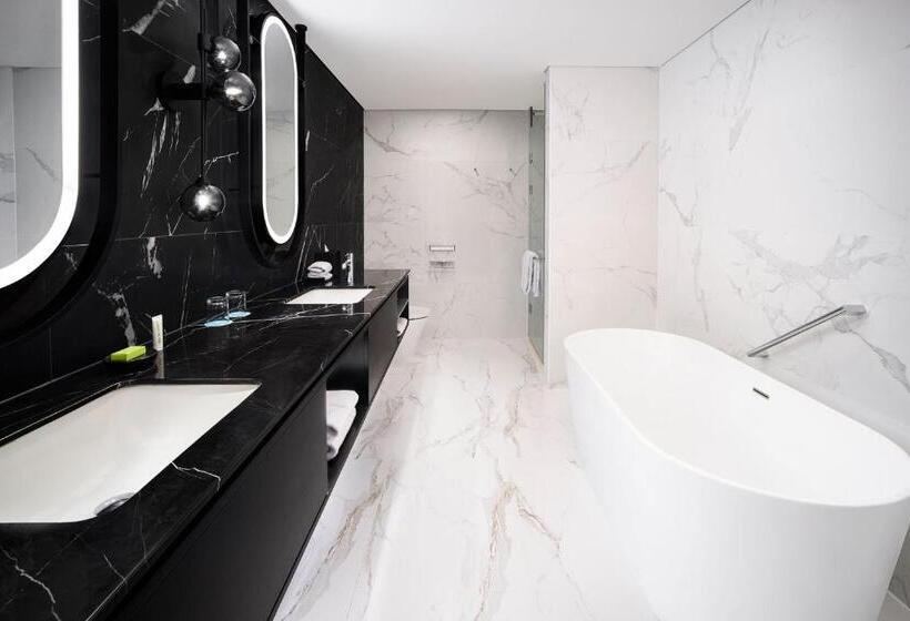 带城市景观和大床的豪华房间, Le Méridien Seoul Myeongdong