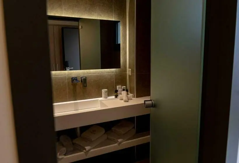 Quarto superior, Mirror