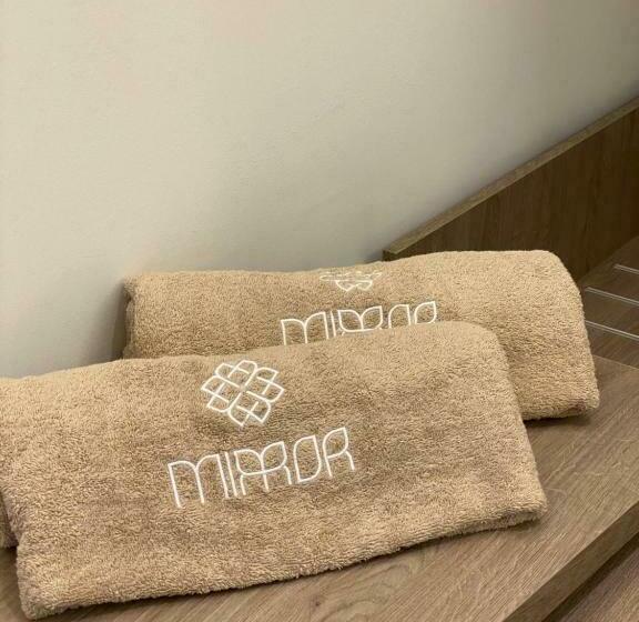 Quarto Superior, Mirror