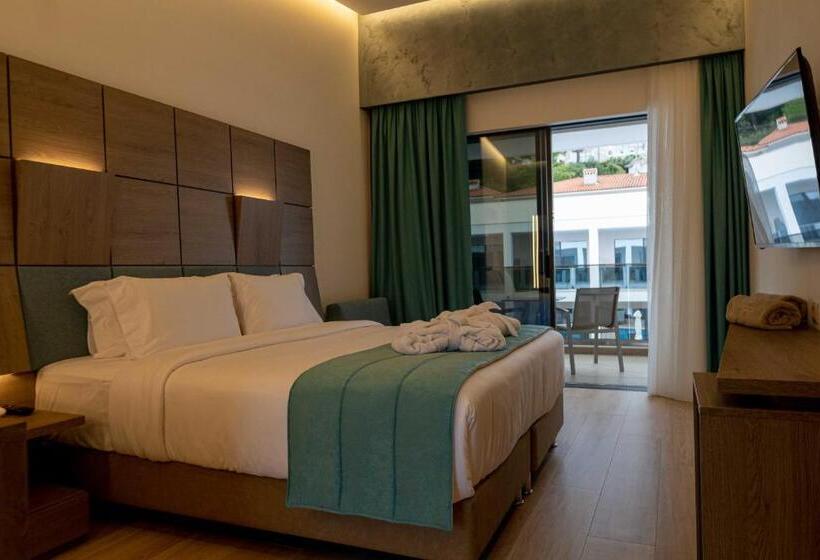 Quarto Familiar Deluxe, Mirror