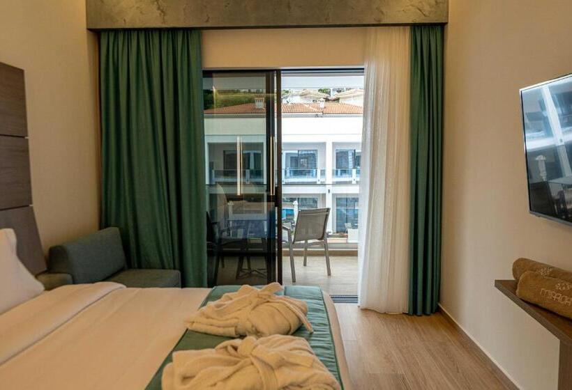 Quarto Familiar Deluxe, Mirror