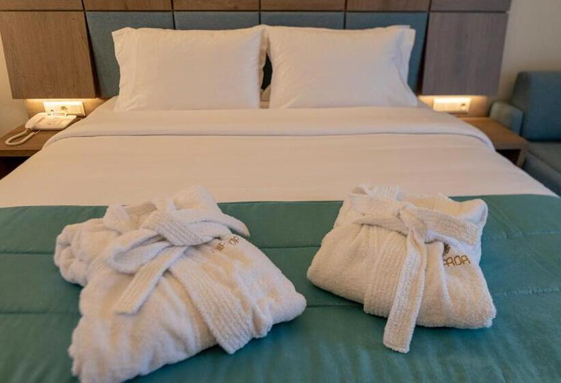 Quarto Familiar Deluxe, Mirror