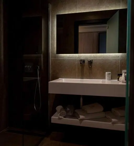 Quarto Familiar Deluxe, Mirror