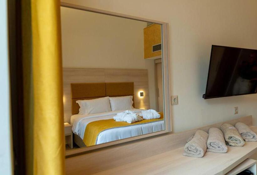 Suíte Vista Piscina, Mirror