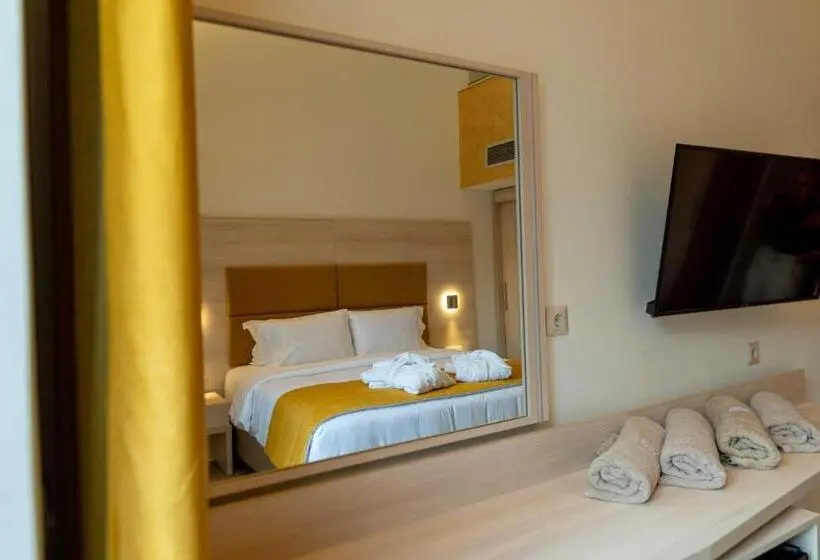 Suite Vista Piscina, Mirror