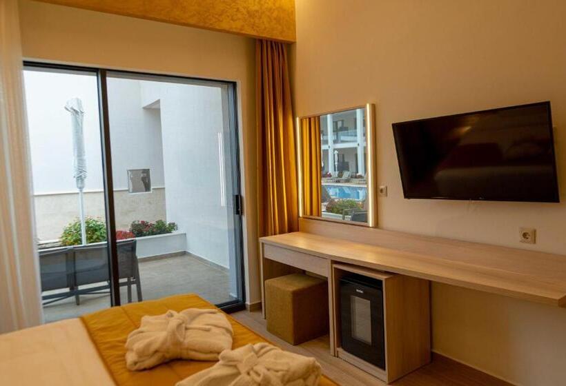 Suíte Vista Piscina, Mirror