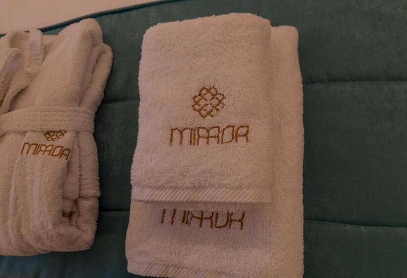 Quarto Estandar para Deficientes Físicos, Mirror