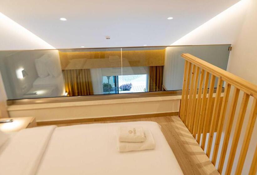 Suíte Vista Piscina, Mirror