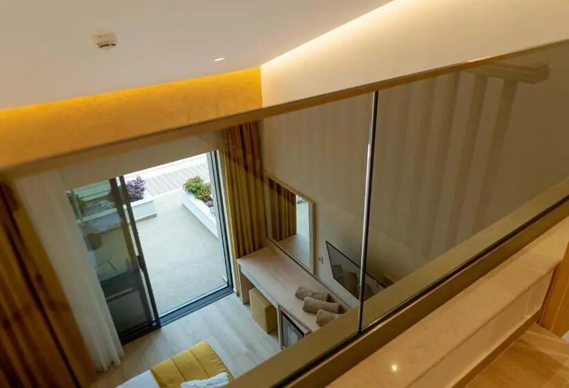 Suite, Mirror