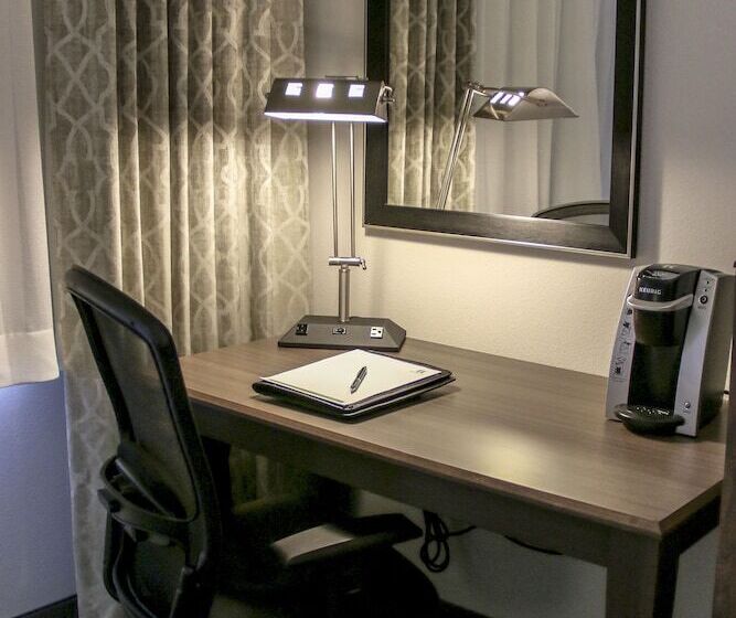 סוויטה מותאמת לאדם עם מוגבלויות, Holiday Inn & Suites Denver Tech Center Centennial, An Ihg