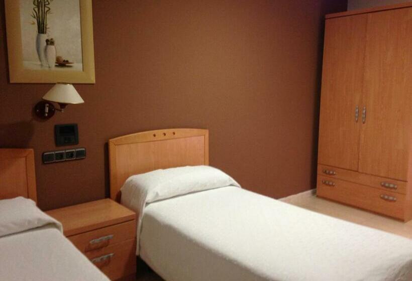 Номер Стандарт, Hostal Meseguer