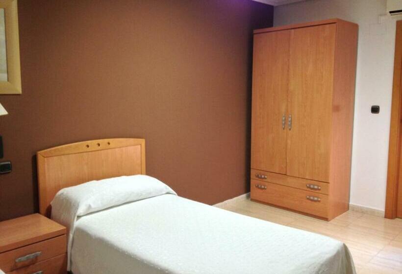 Номер Стандарт, Hostal Meseguer