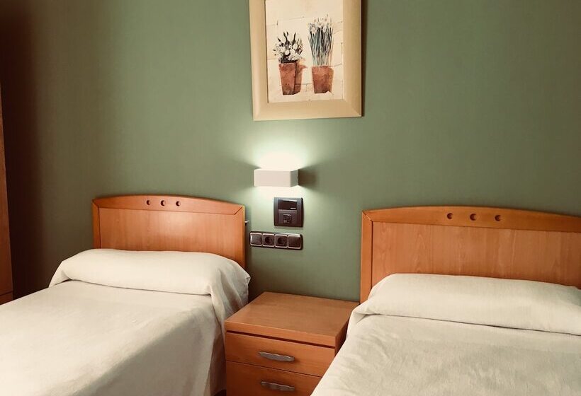 스탠다드 트리플 룸, Hostal Meseguer