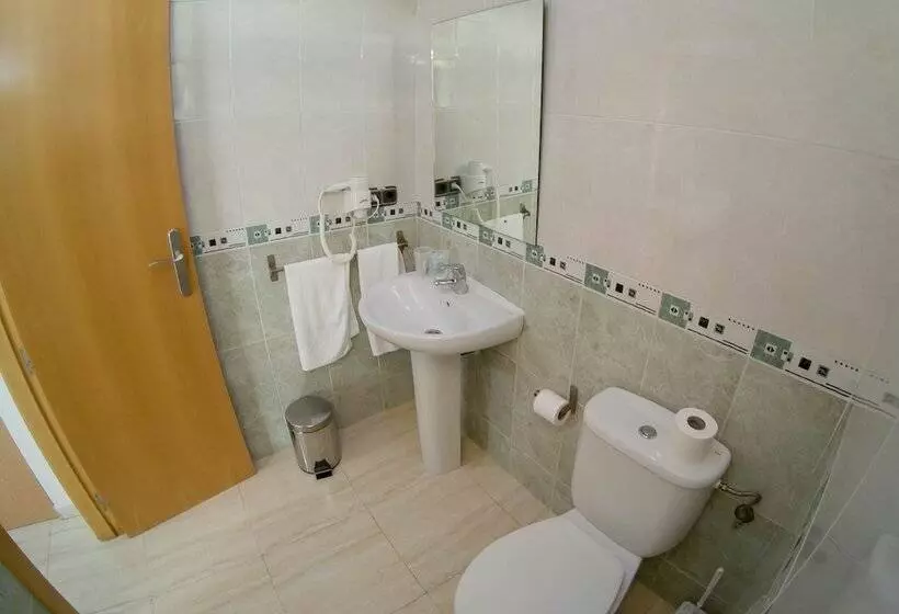 スタンダードトリプルルーム, Hostal Meseguer