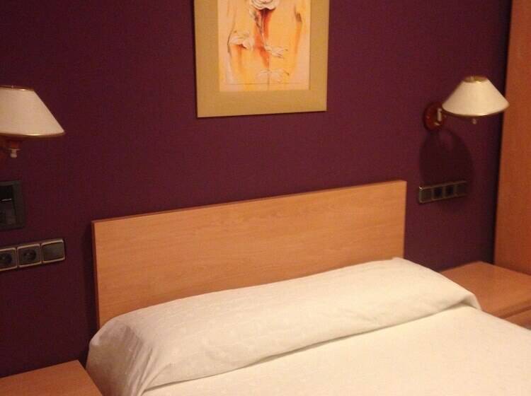 스탠다드 룸, Hostal Meseguer