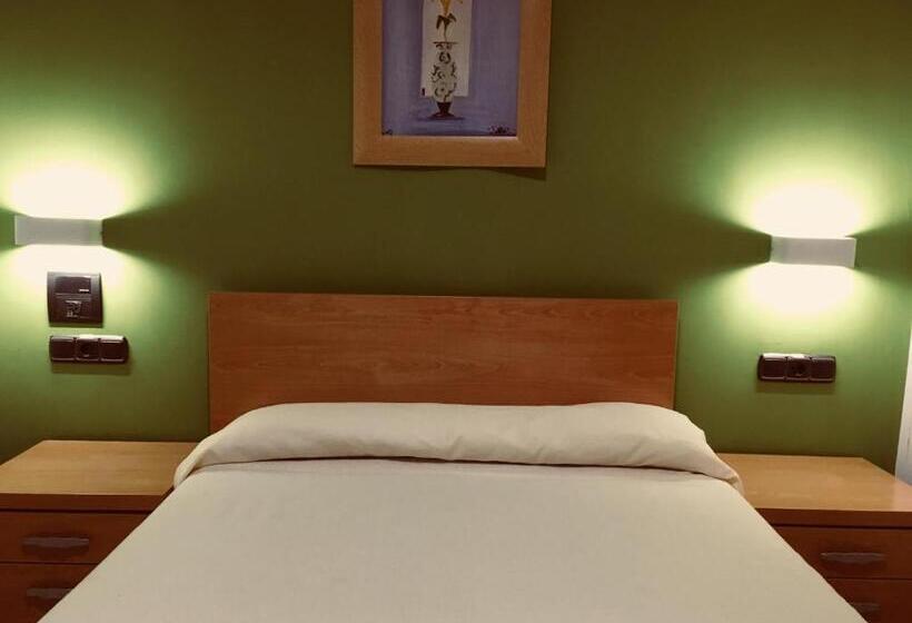 Номер Стандарт, Hostal Meseguer