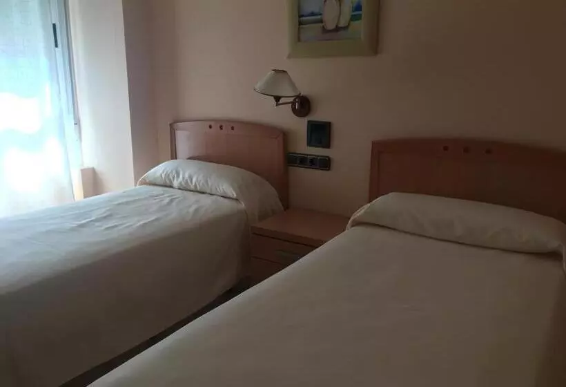 スタンダードトリプルルーム, Hostal Meseguer