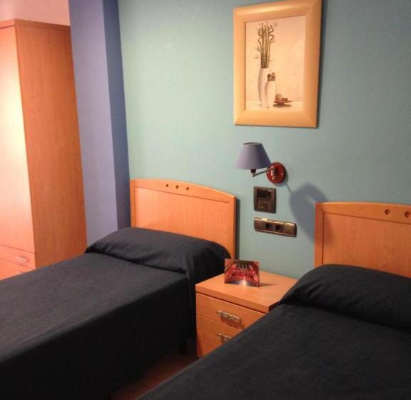 스탠다드 트리플 룸, Hostal Meseguer