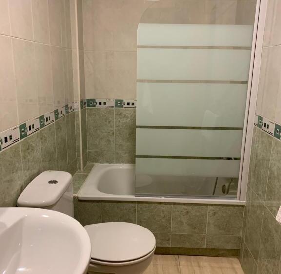 이코노이 4인룸, Hostal Meseguer