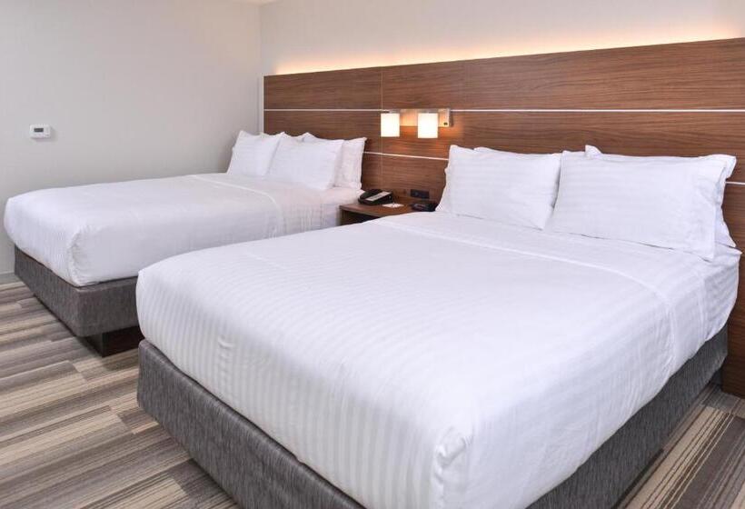 غرفة قياسية لذوى الاحتياجات الخاصة, Holiday Inn Express & Suites Omaha Airport, An Ihg