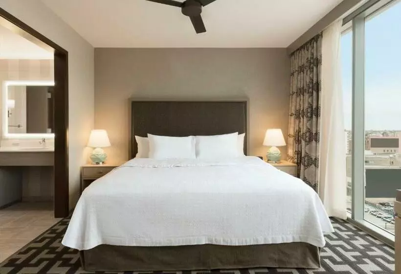 キングサイドベッドのスタンダードワンルーム, Homewood Suites By Hilton Chicago West Loop Fulton Mkt Area