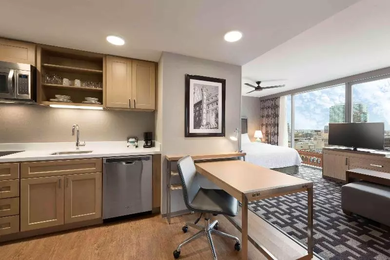 キングサイドベッドのスタンダードワンルーム, Homewood Suites By Hilton Chicago West Loop Fulton Mkt Area